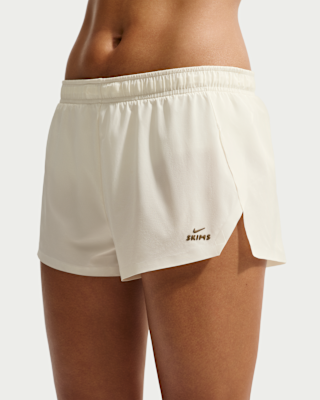 NIKE公式】NikeSKIMS Stretch Nylon ウィメンズ ランナーショート